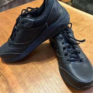 New Balance Women's Black Athletic Shoes